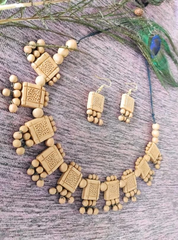 “Dominos Dot” Carved Terracotta Necklace Set |