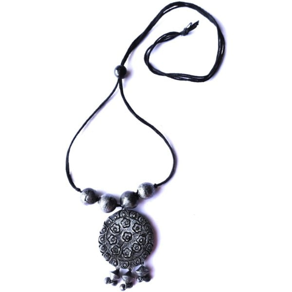 Metal Pendant Terracotta Necklace |