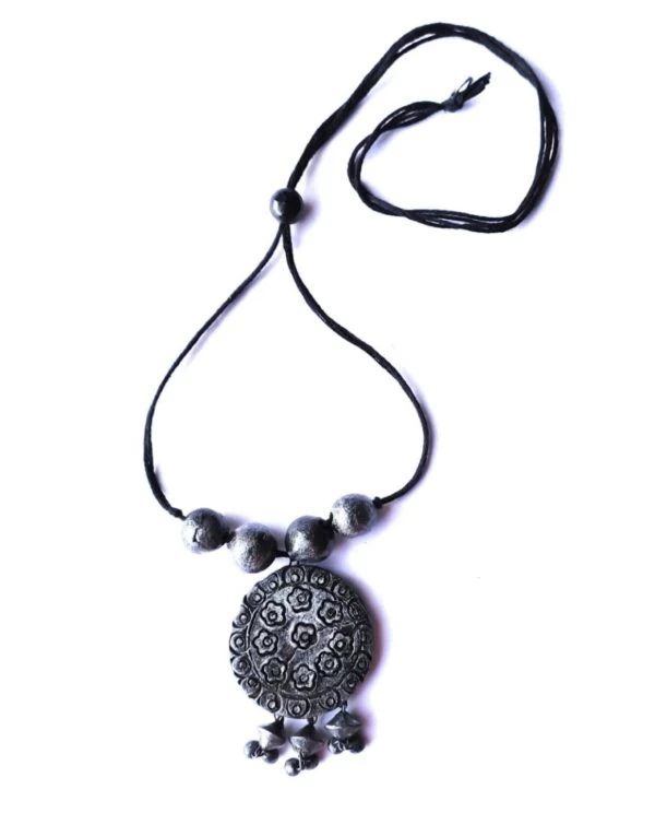 Metal Pendant Terracotta Necklace |